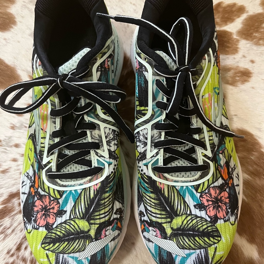 Brooks Floral Tropical Athletic Shoes - Black, Green, Pink Size 7.5